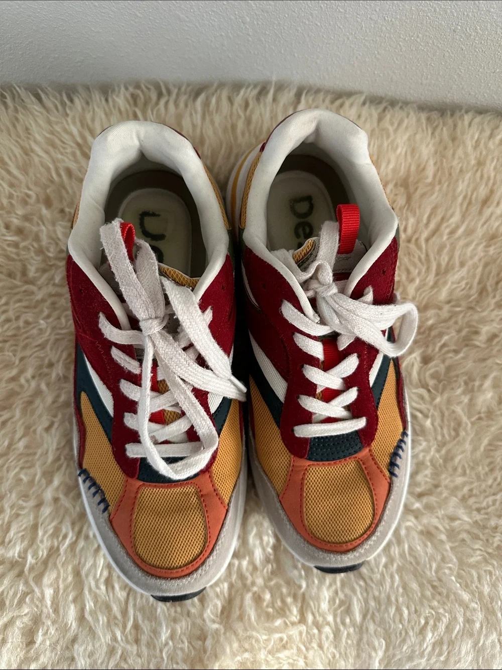 Desigual women’s size 7 athletic shoe